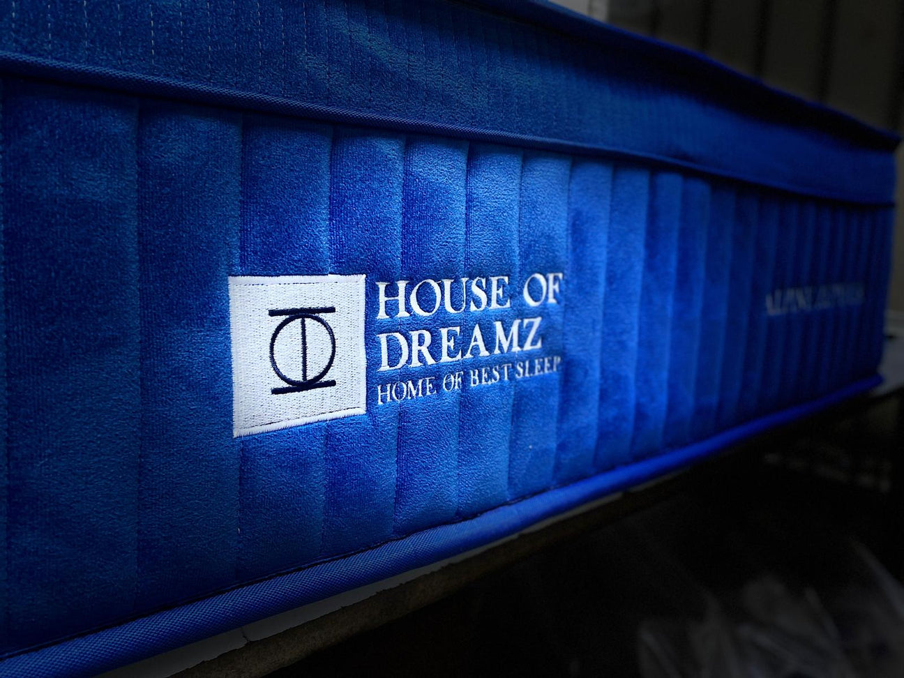 FØDT I WIEN - House Of Dreamz